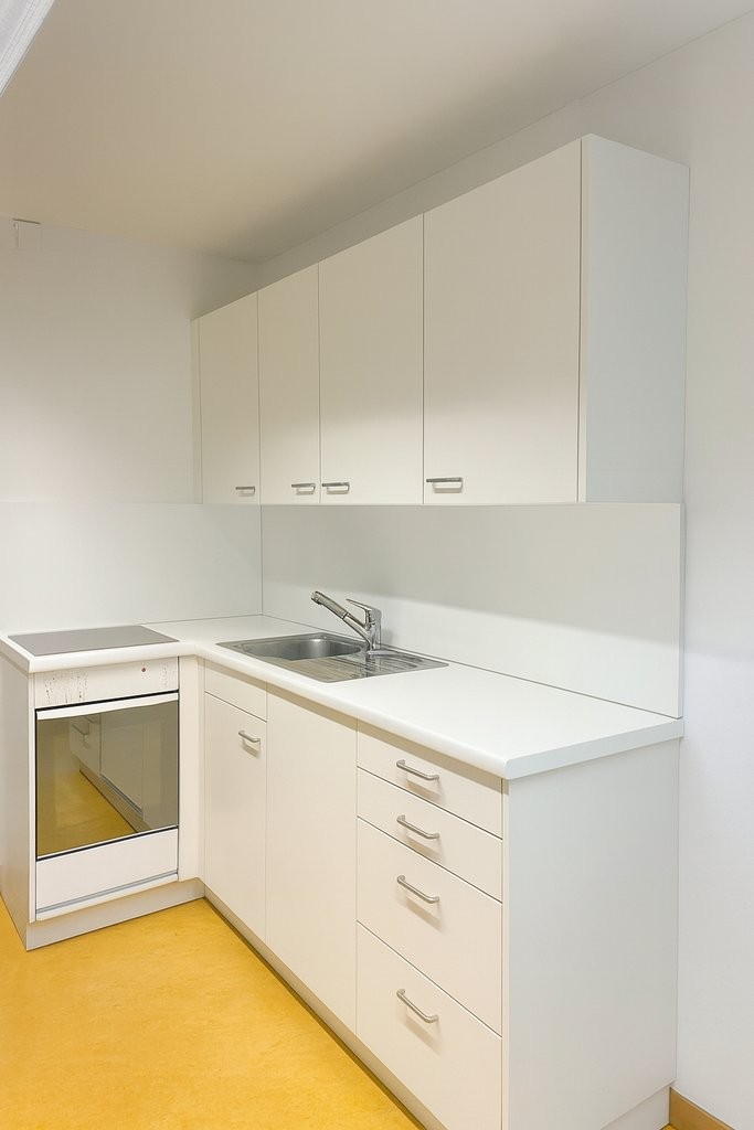 80m² office