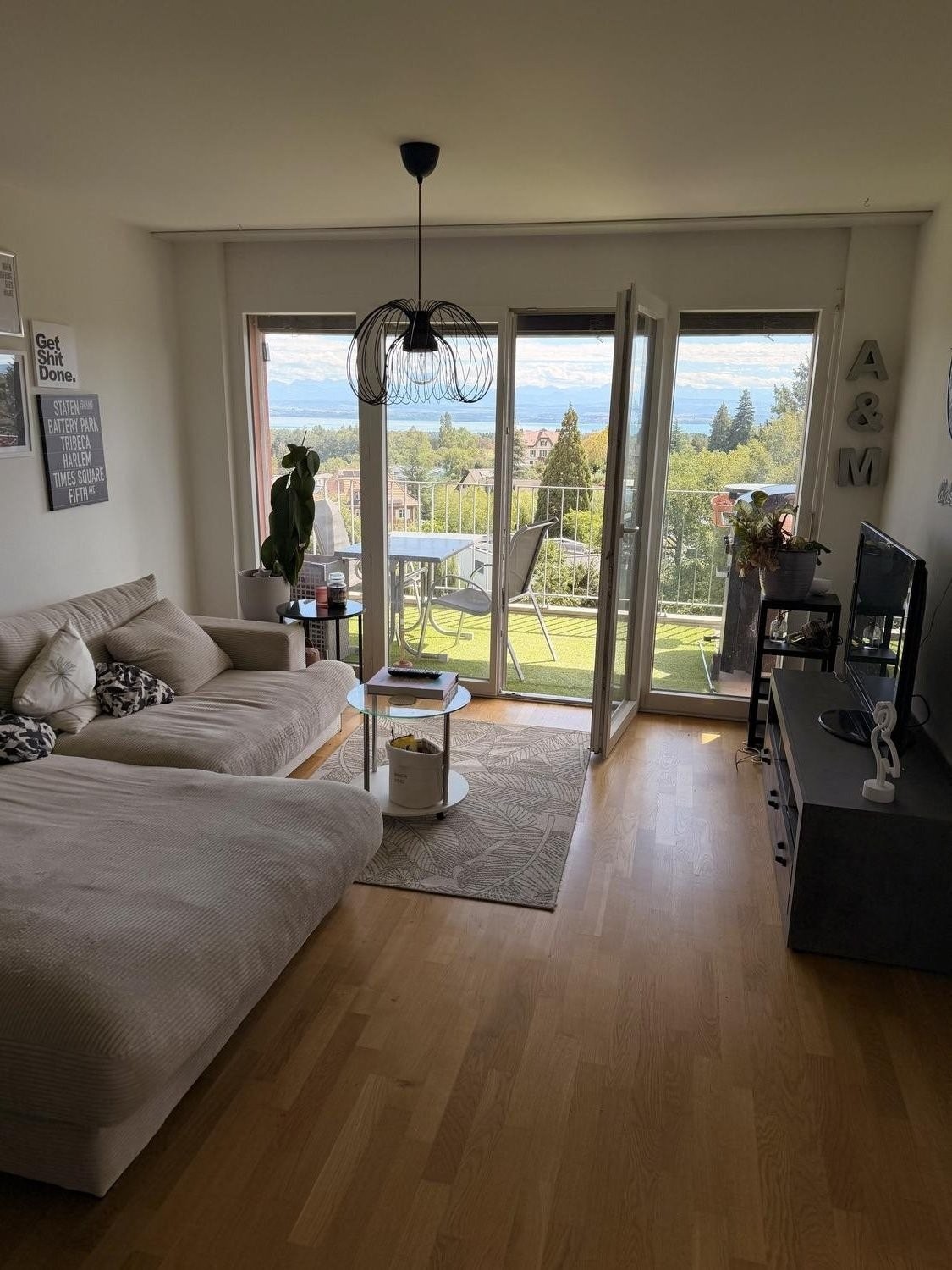 5 rooms apartment