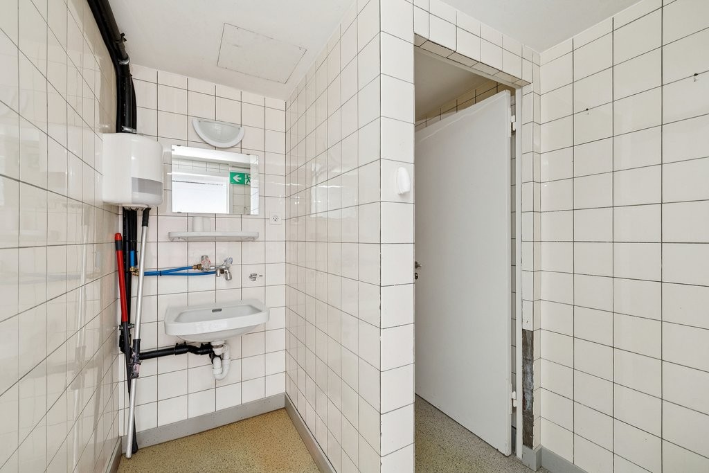 180m² negozio, foto 6 di 6