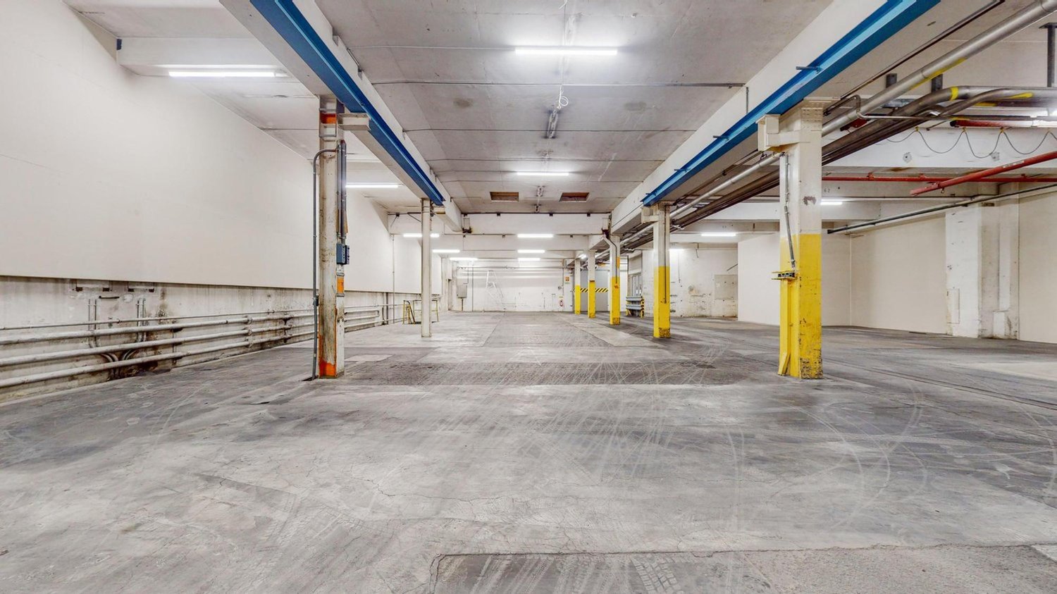 603m² storage room