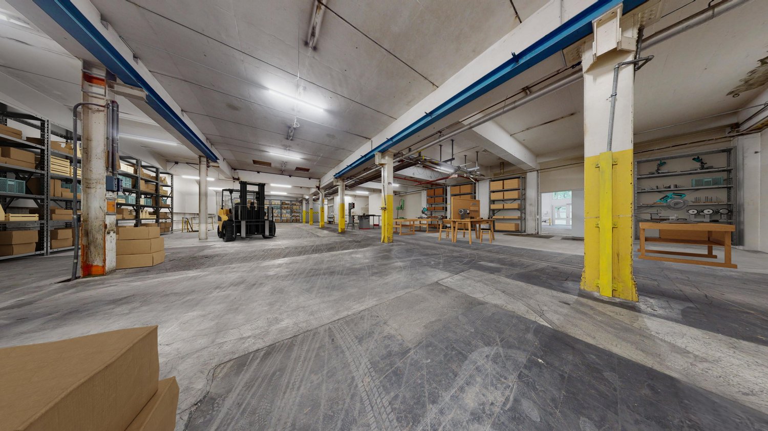 603m² storage room