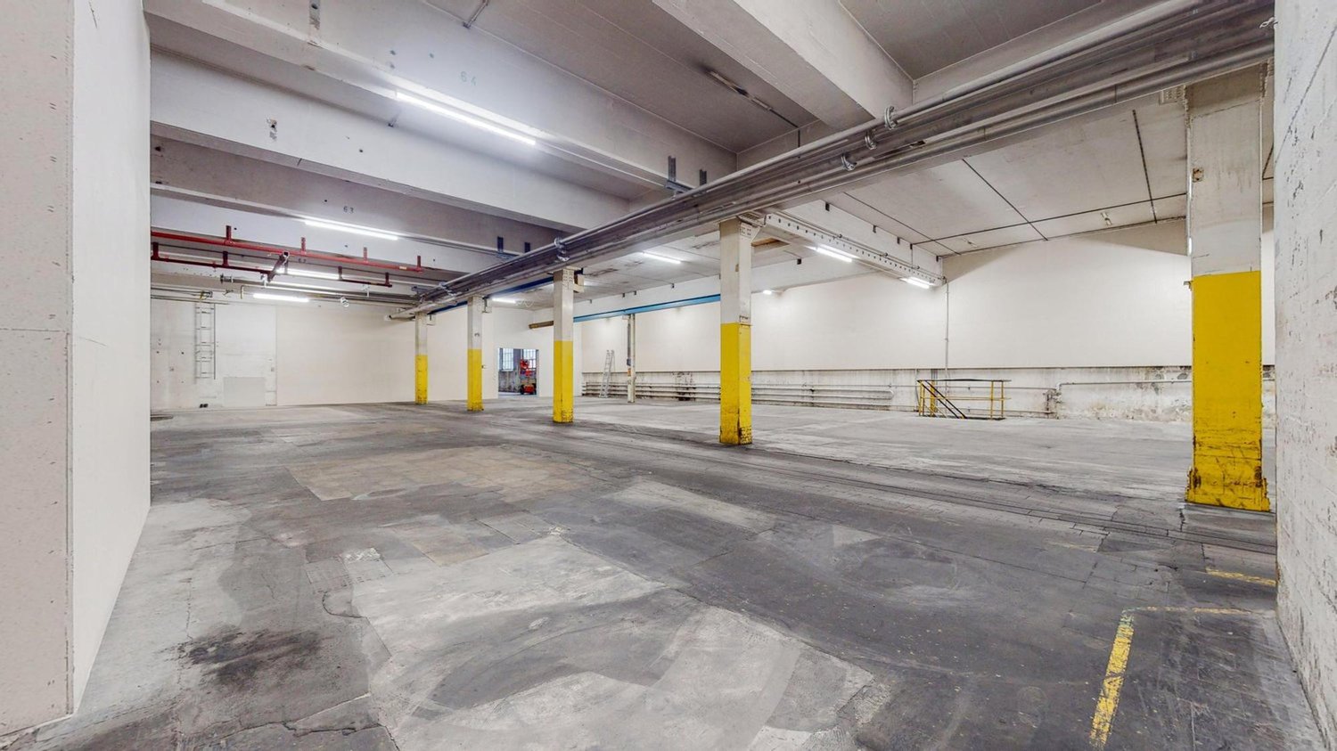 603m² storage room