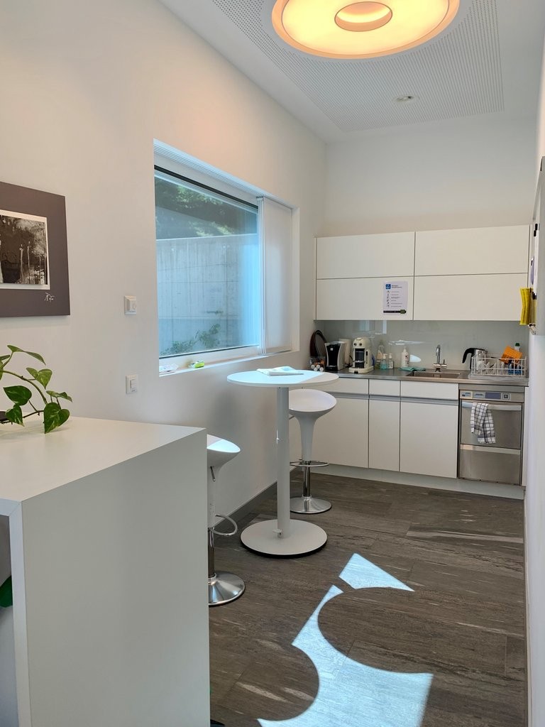 140m² commercial
