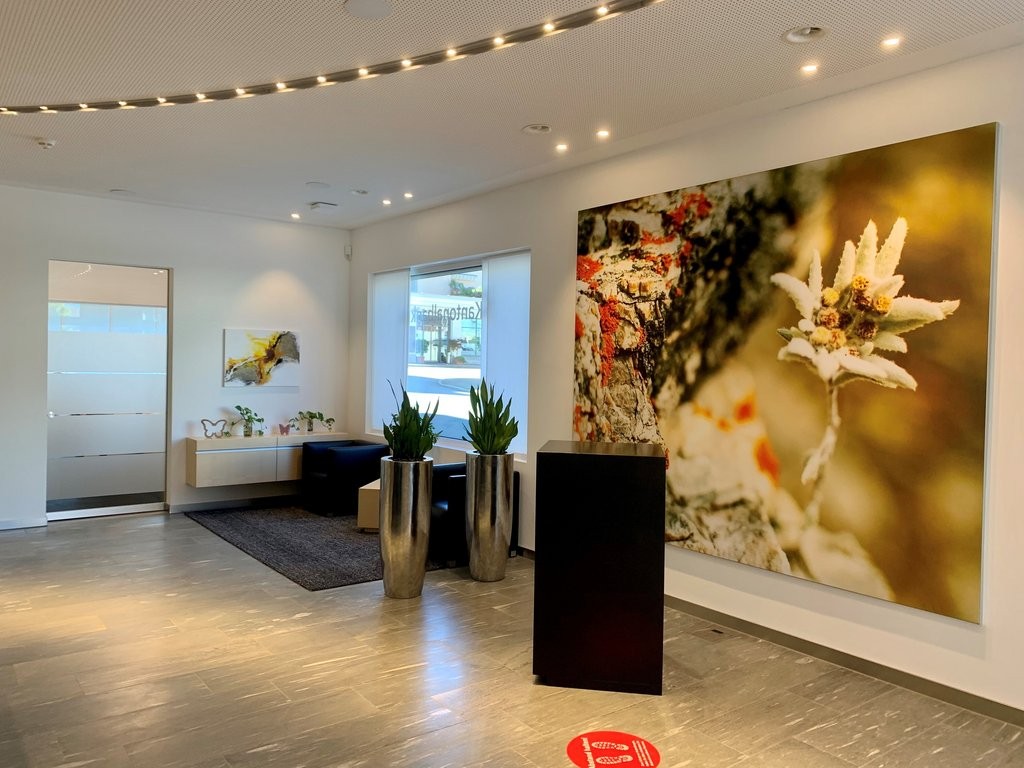 140m² commercial