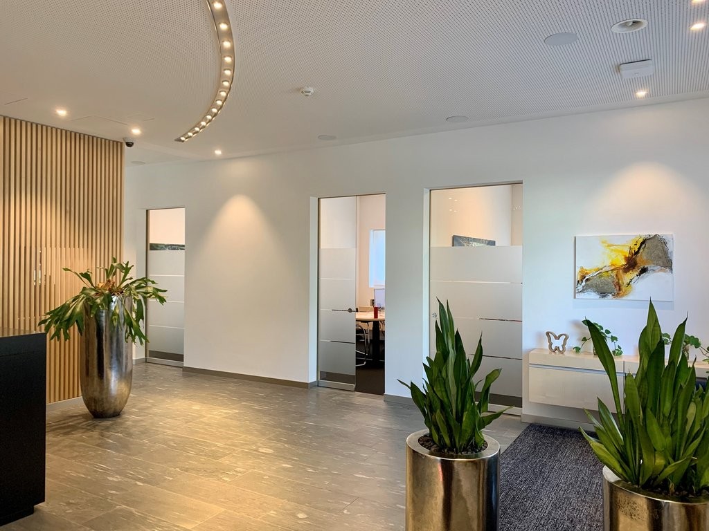 140m² commercial