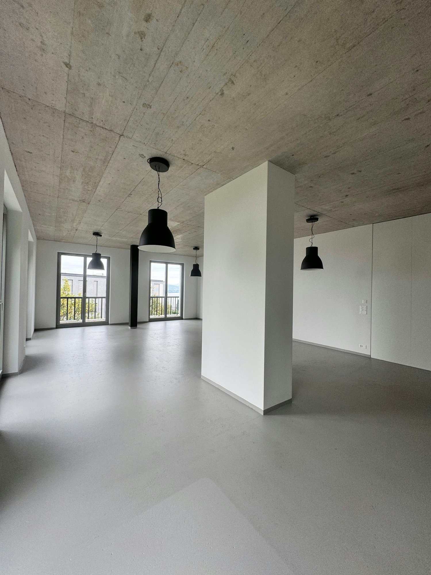 100m² office