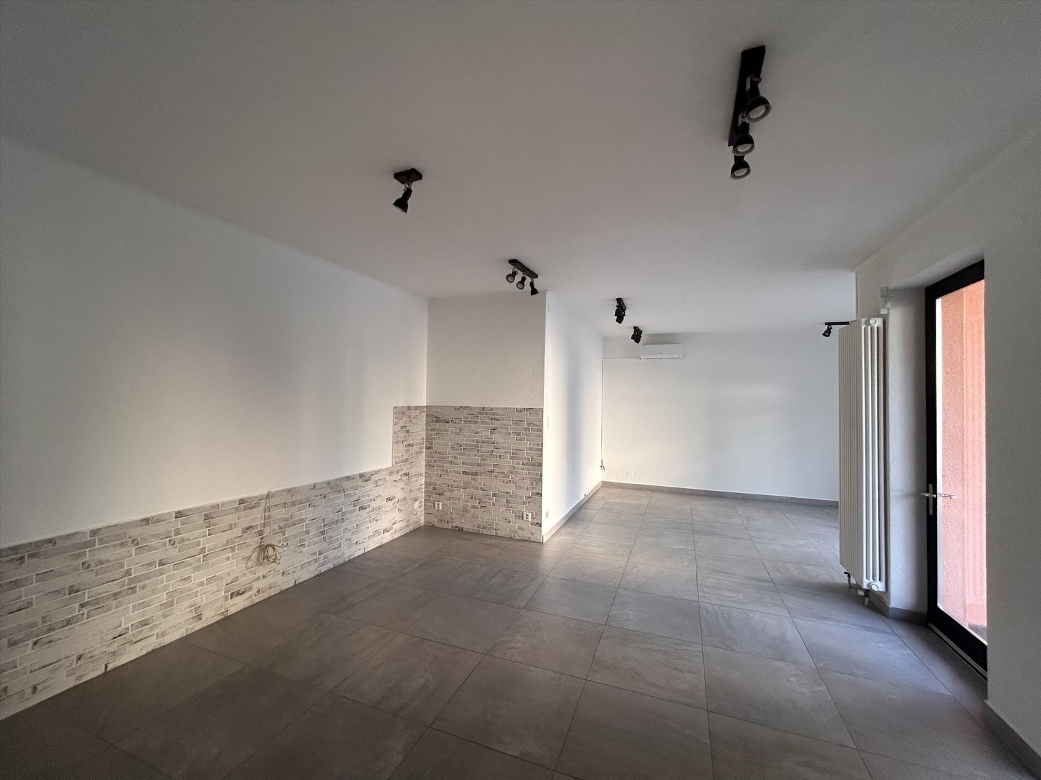 55m² shop