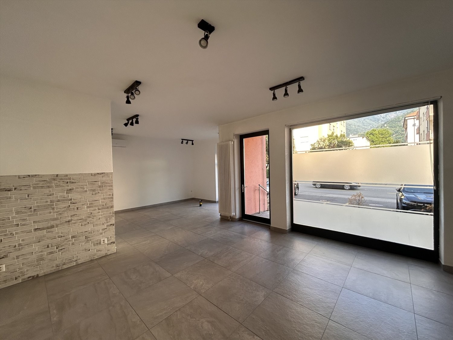 55m² shop