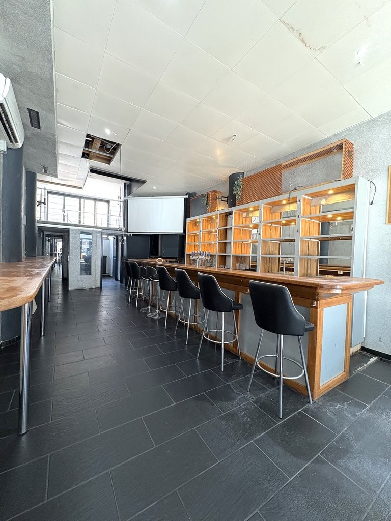65m² commerciale, foto 1 di 4