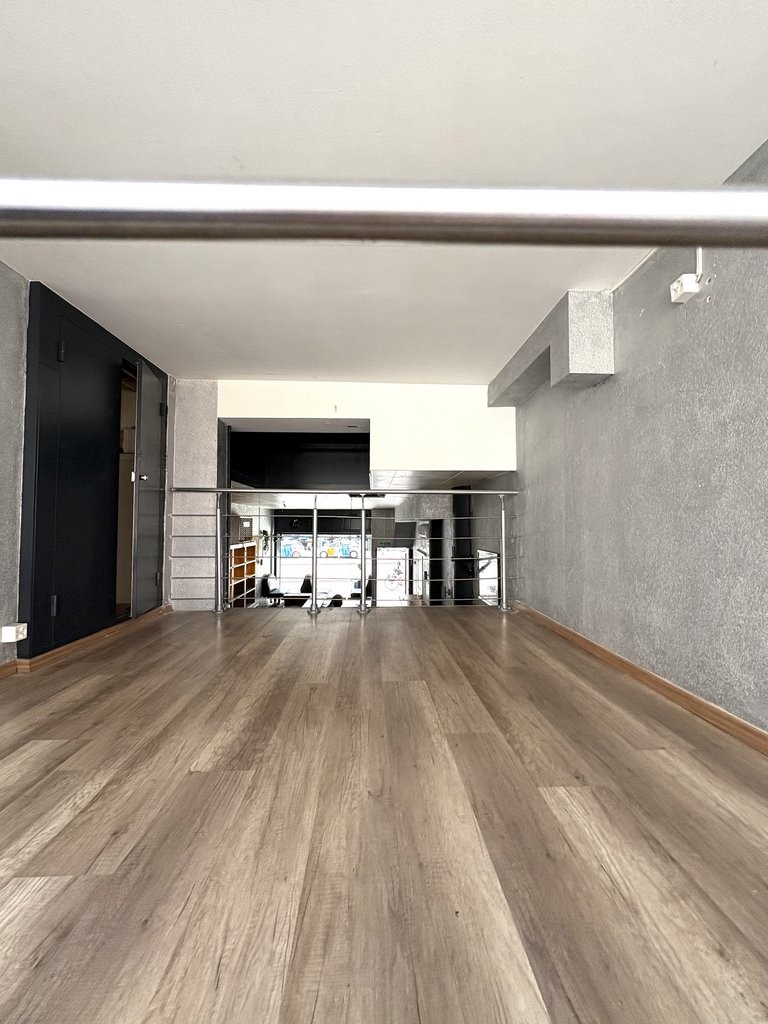 65m² commerciale, foto 3 di 4