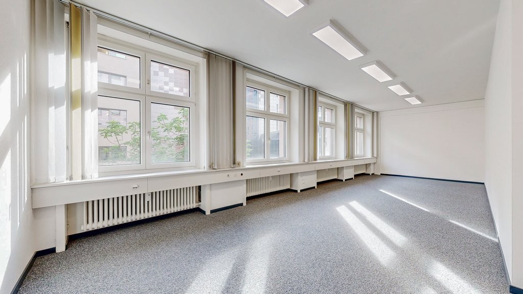 150m² office