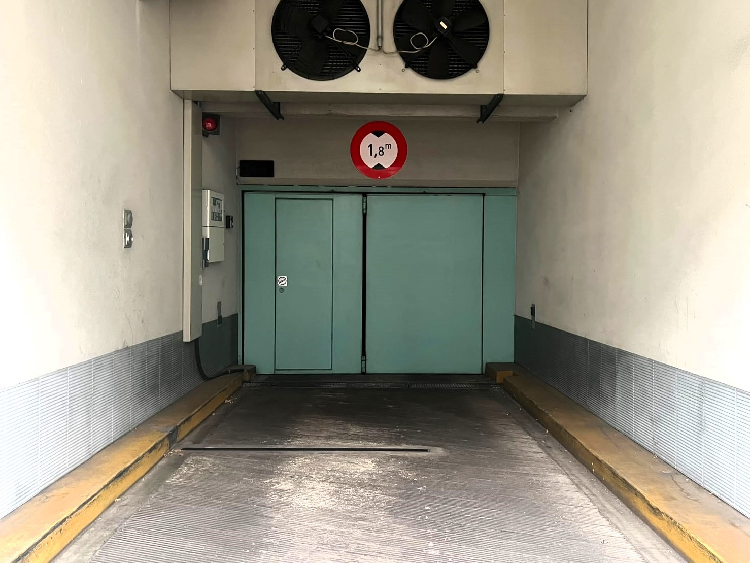 Posto auto sotterraneo di 14m²
