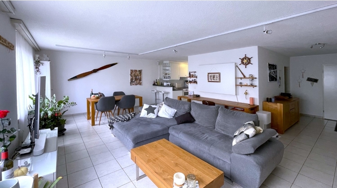 Appartement lumineux et central à Affoltern am Albis","description":"Cet appartement spacieux et lumineux de 2.5 pièces offre une expérience de vie agréable sur environ 70 m² dans un emplacement calme mais central. Les pièces sont équipées d'un parquet de haute qualité, créant une atmosphère de vie 