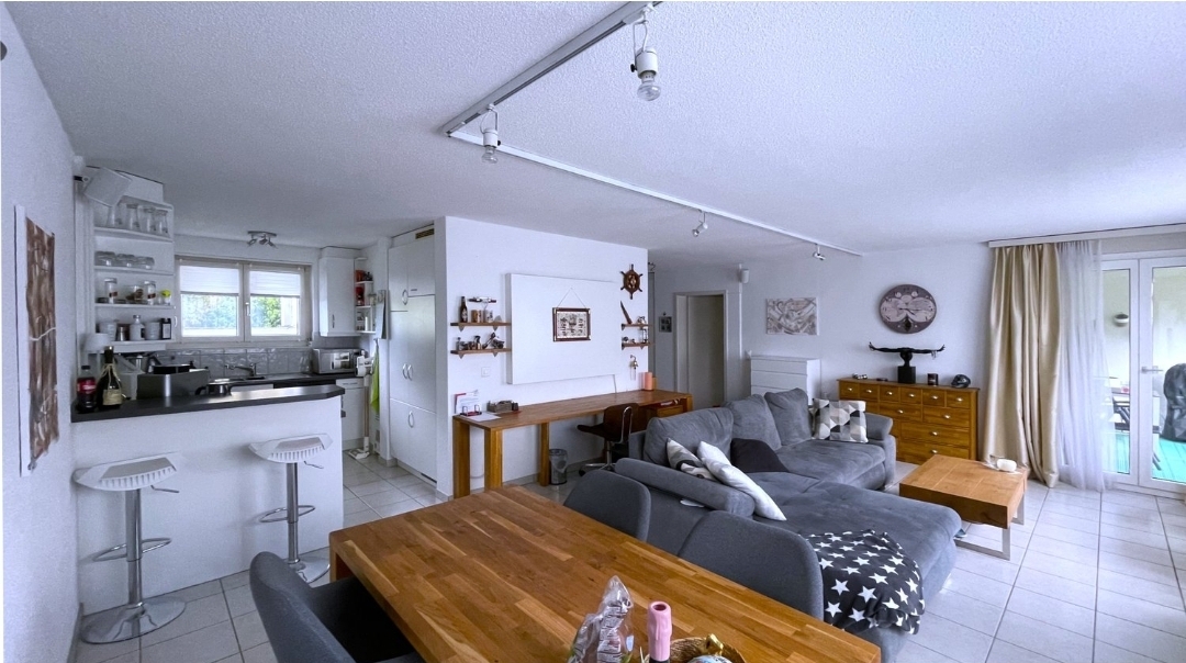 Appartement lumineux et central à Affoltern am Albis","description":"Cet appartement spacieux et lumineux de 2.5 pièces offre une expérience de vie agréable sur environ 70 m² dans un emplacement calme mais central. Les pièces sont équipées d'un parquet de haute qualité, créant une atmosphère de vie 
