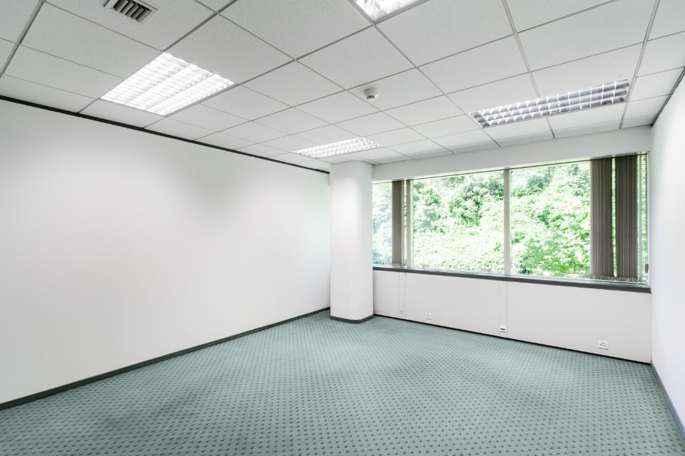 196m² office