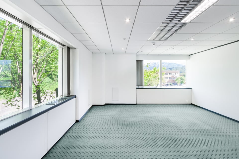 196m² office
