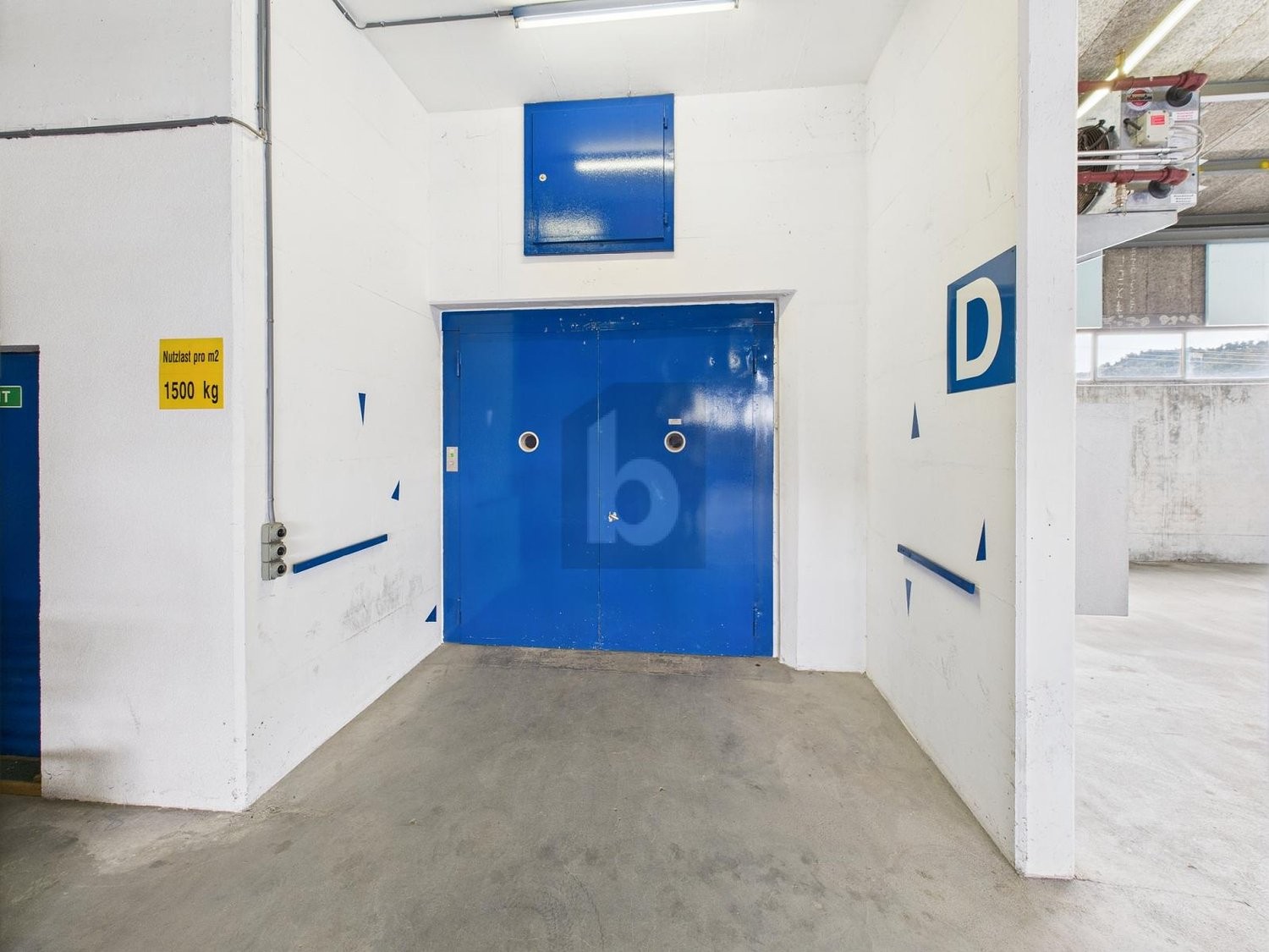 775m² magazzino