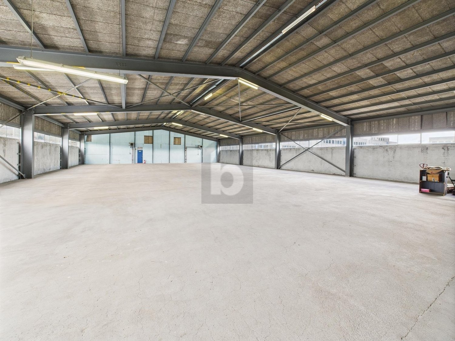 775m² magazzino