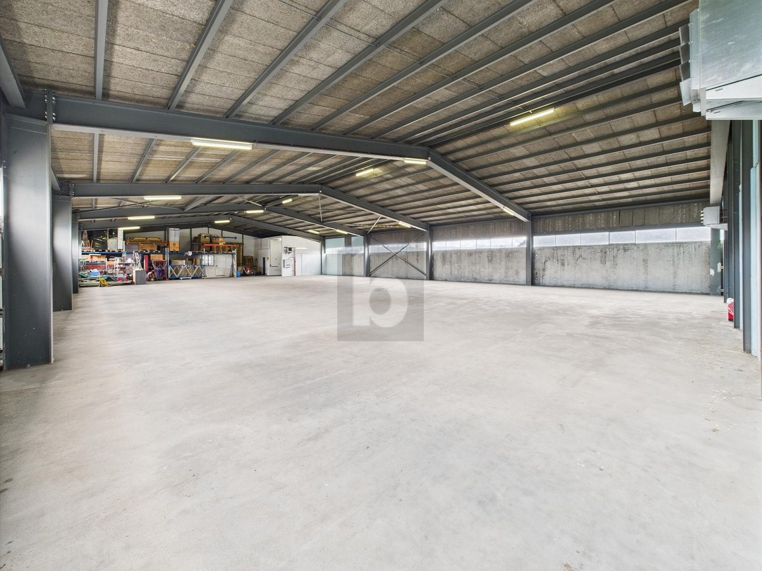 775m² magazzino