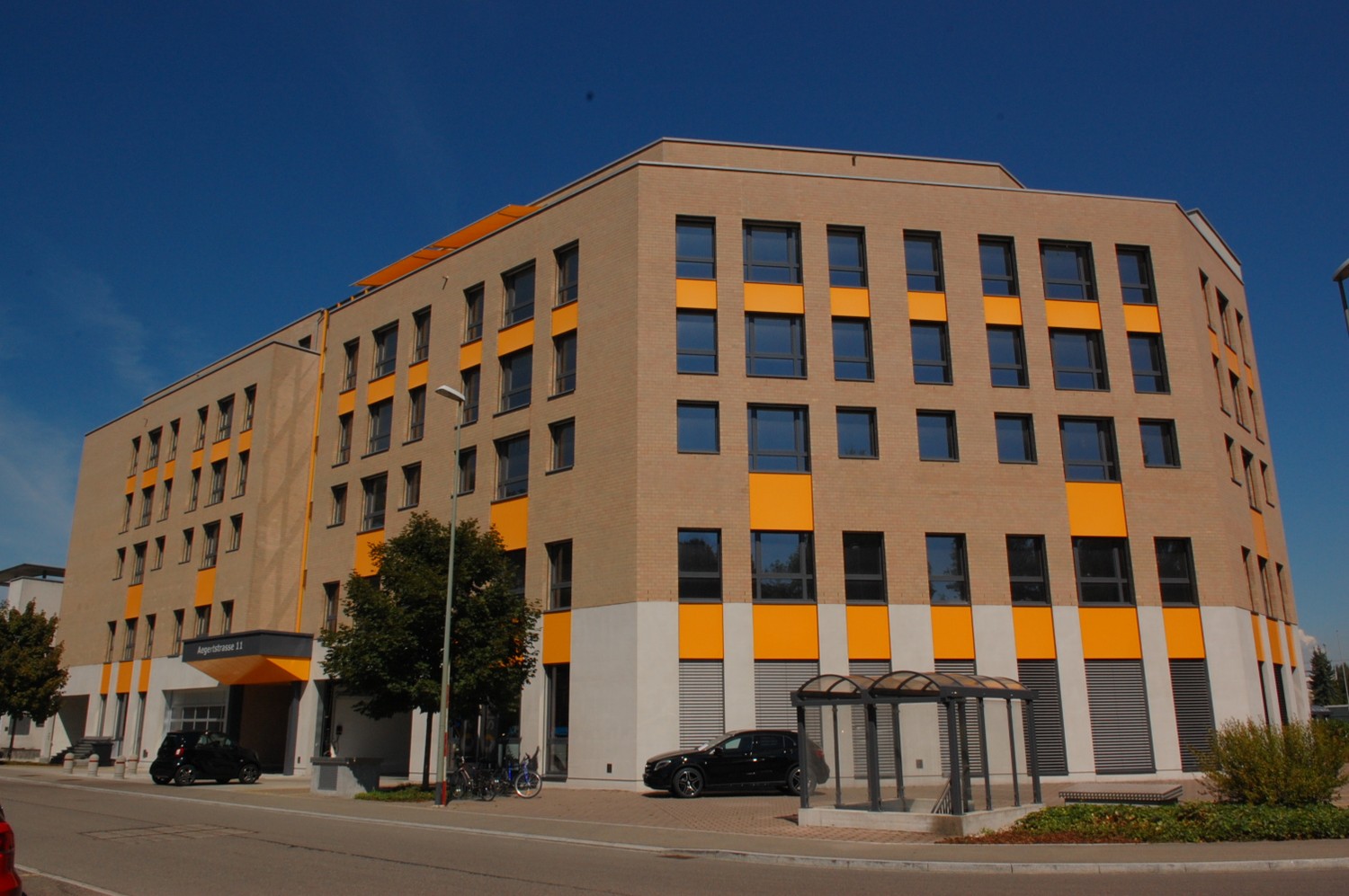 303m² commercial