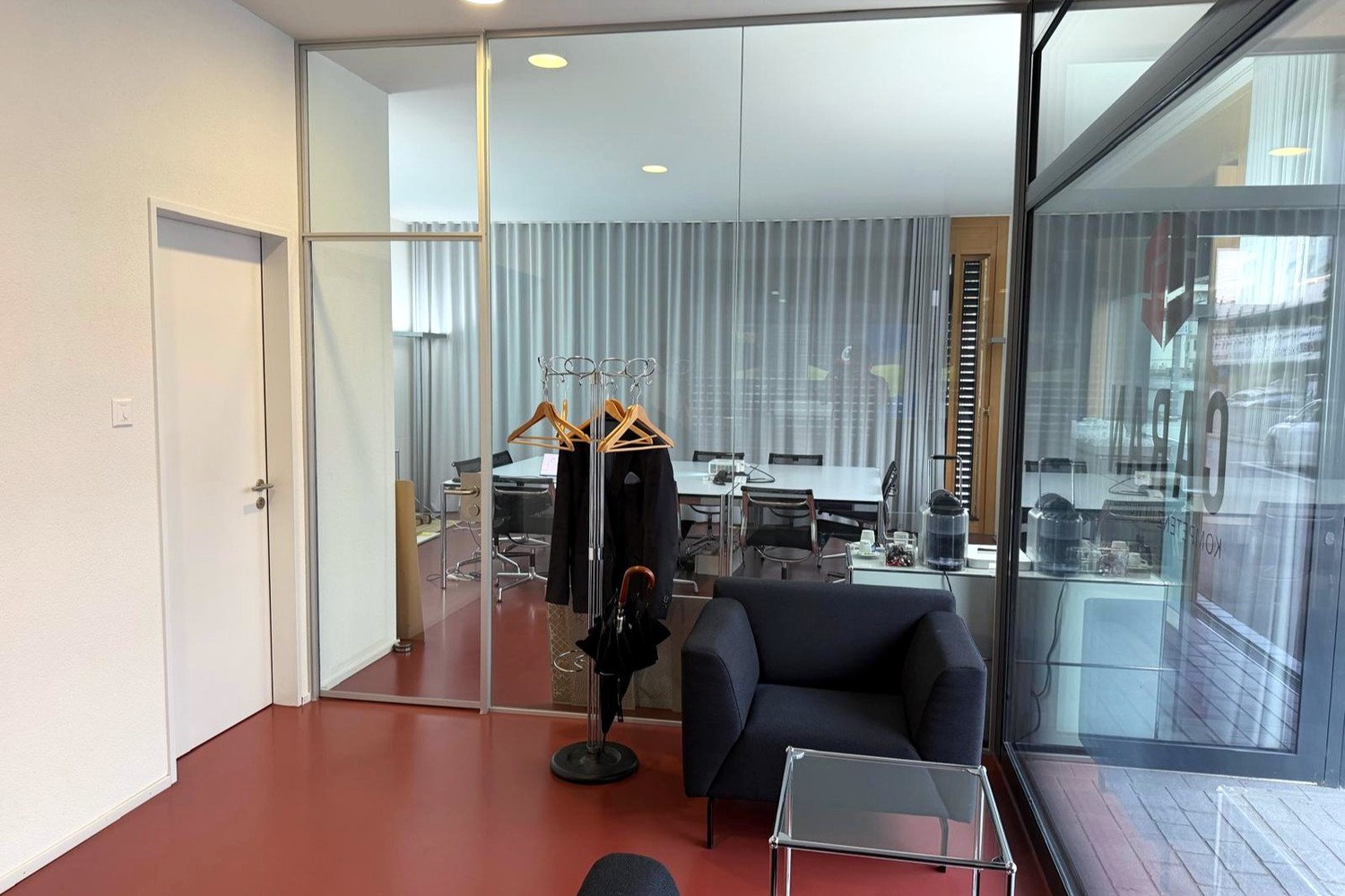 412-585m² ufficio