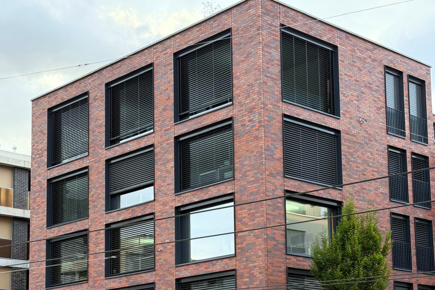 412-585m² ufficio