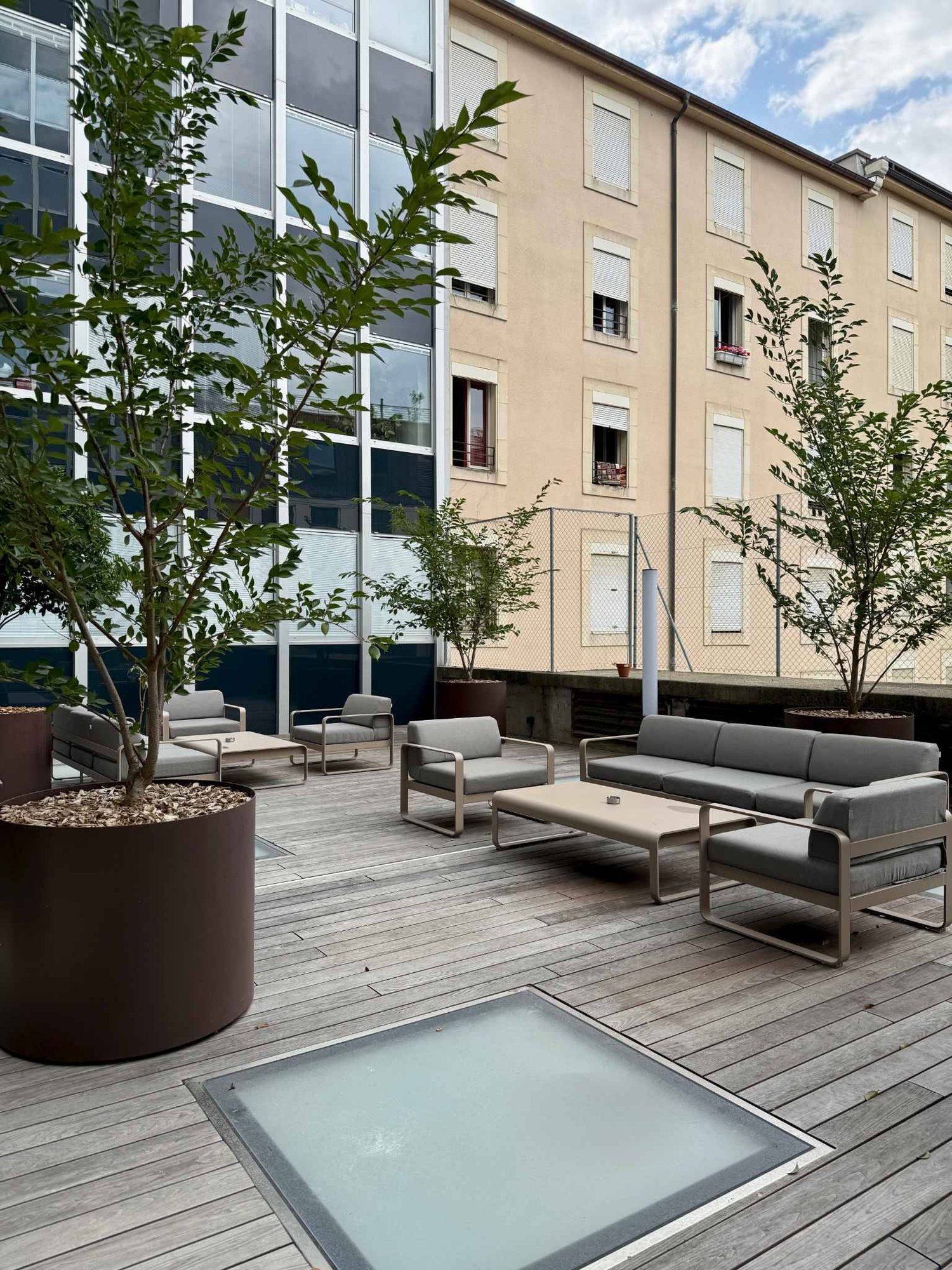 164m² office