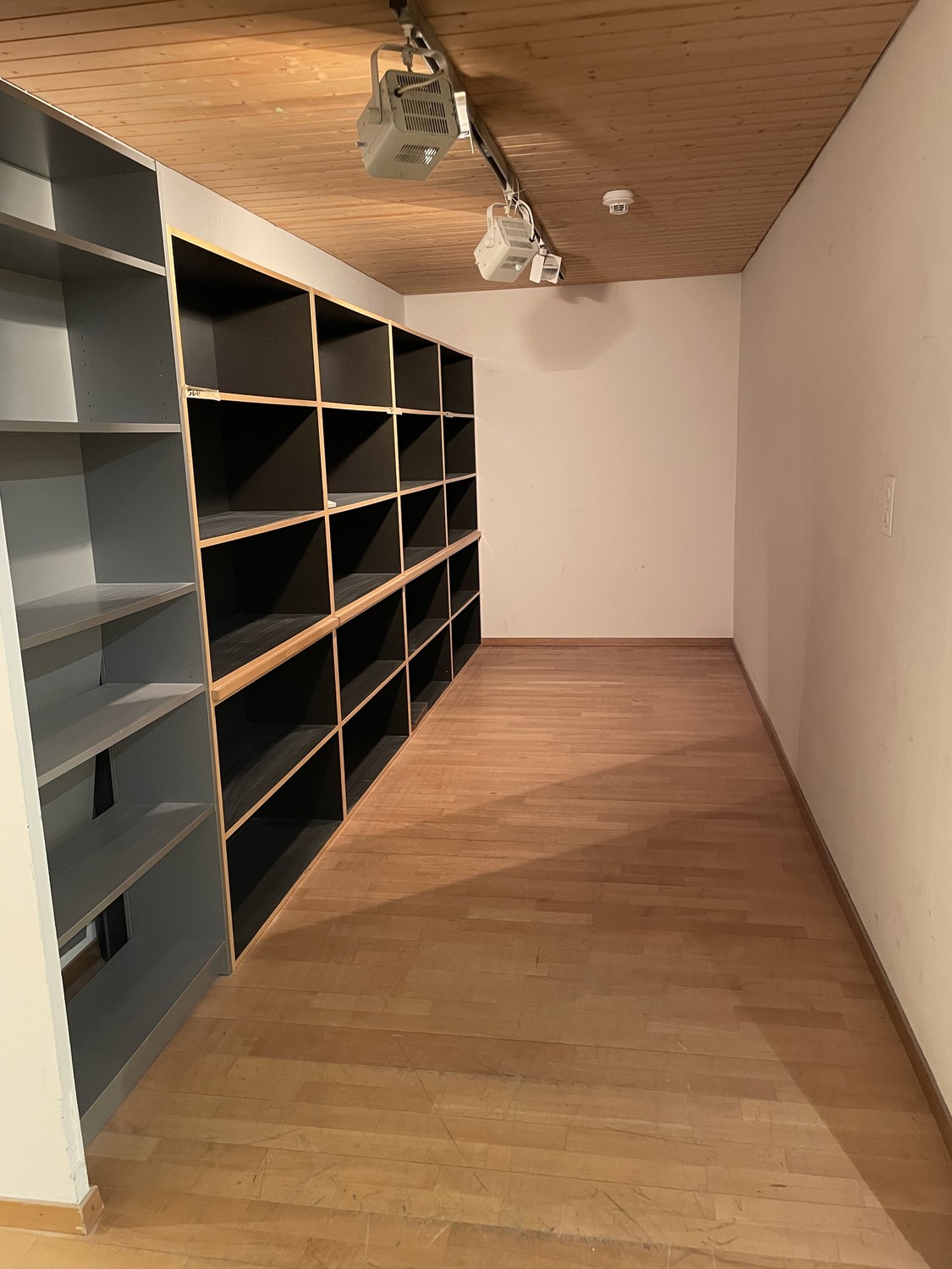 Compartimento di cantina di 115m²