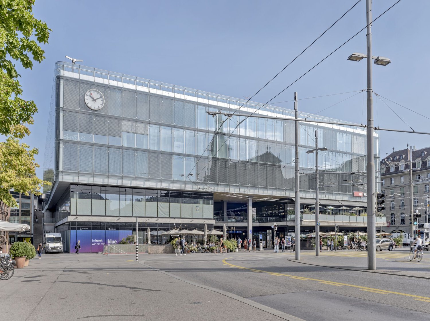 700m² office
