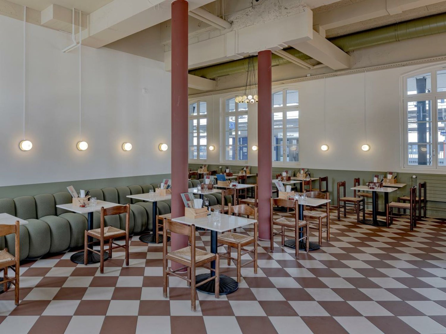 293m² restaurant
