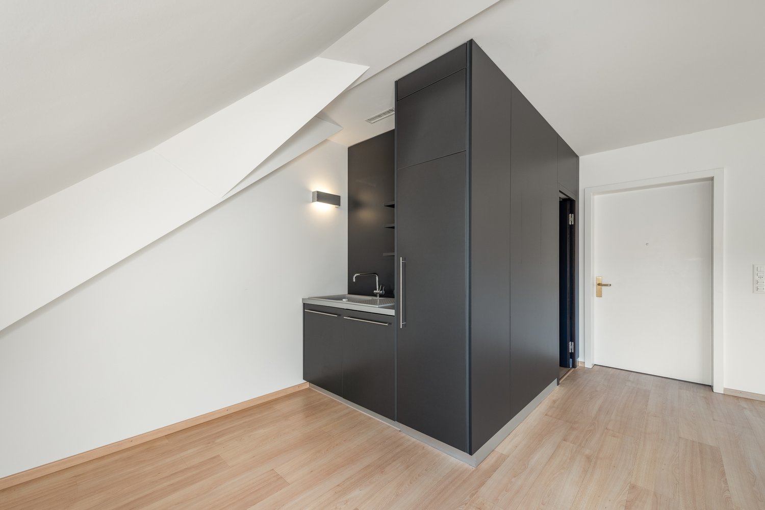 240m² office