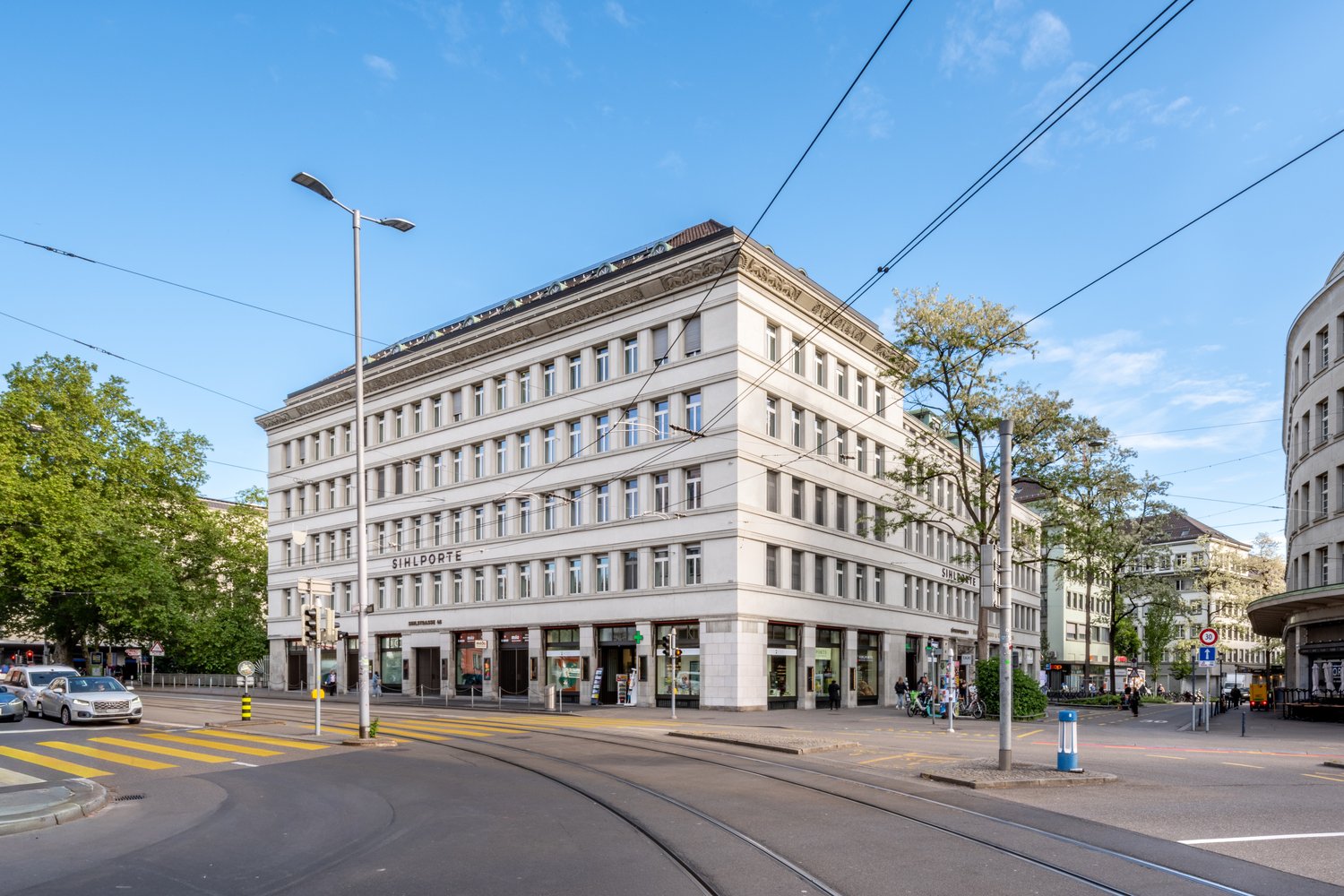 240m² office