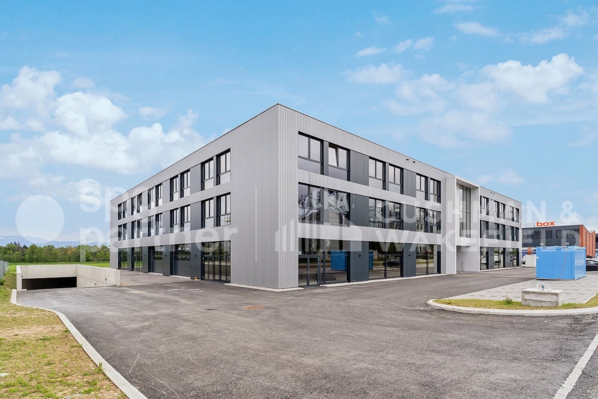 300m² commercial