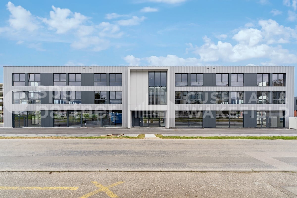 300m² commercial