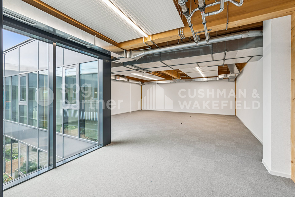 300m² commercial
