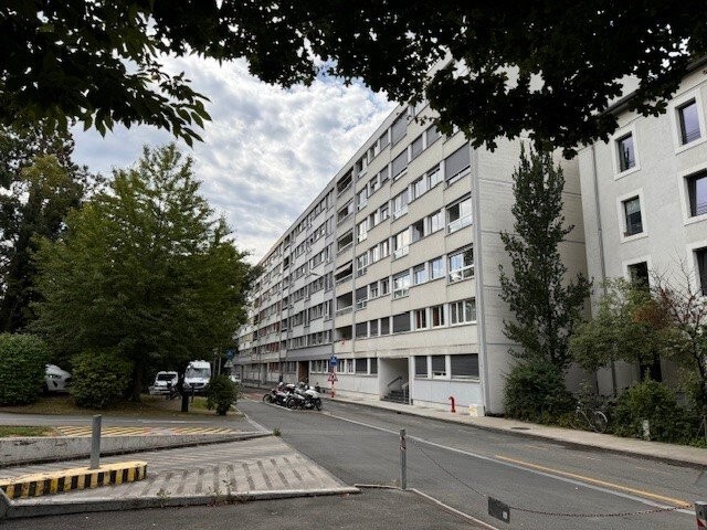 Posto libero, foto 1 di 2