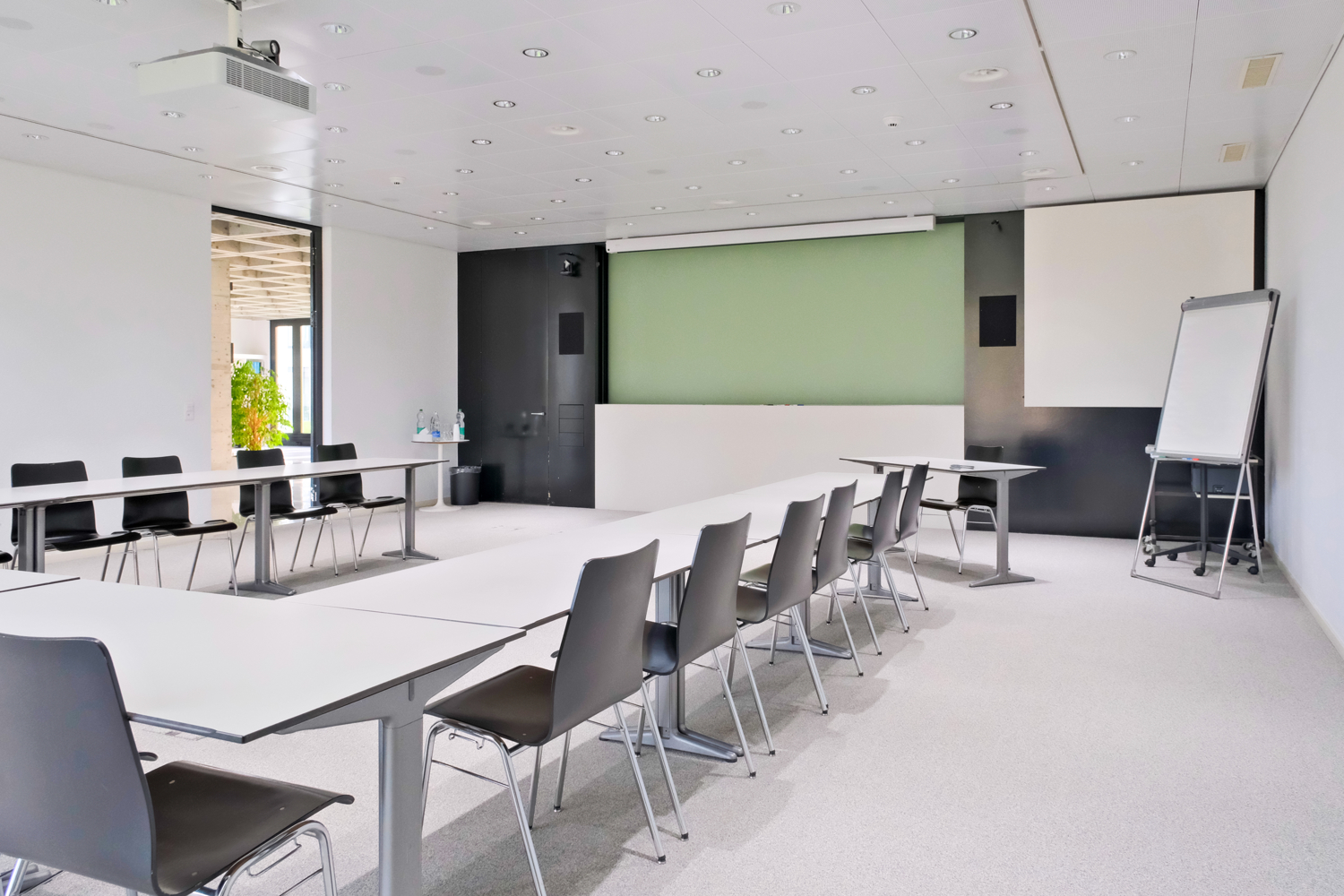 600m² office