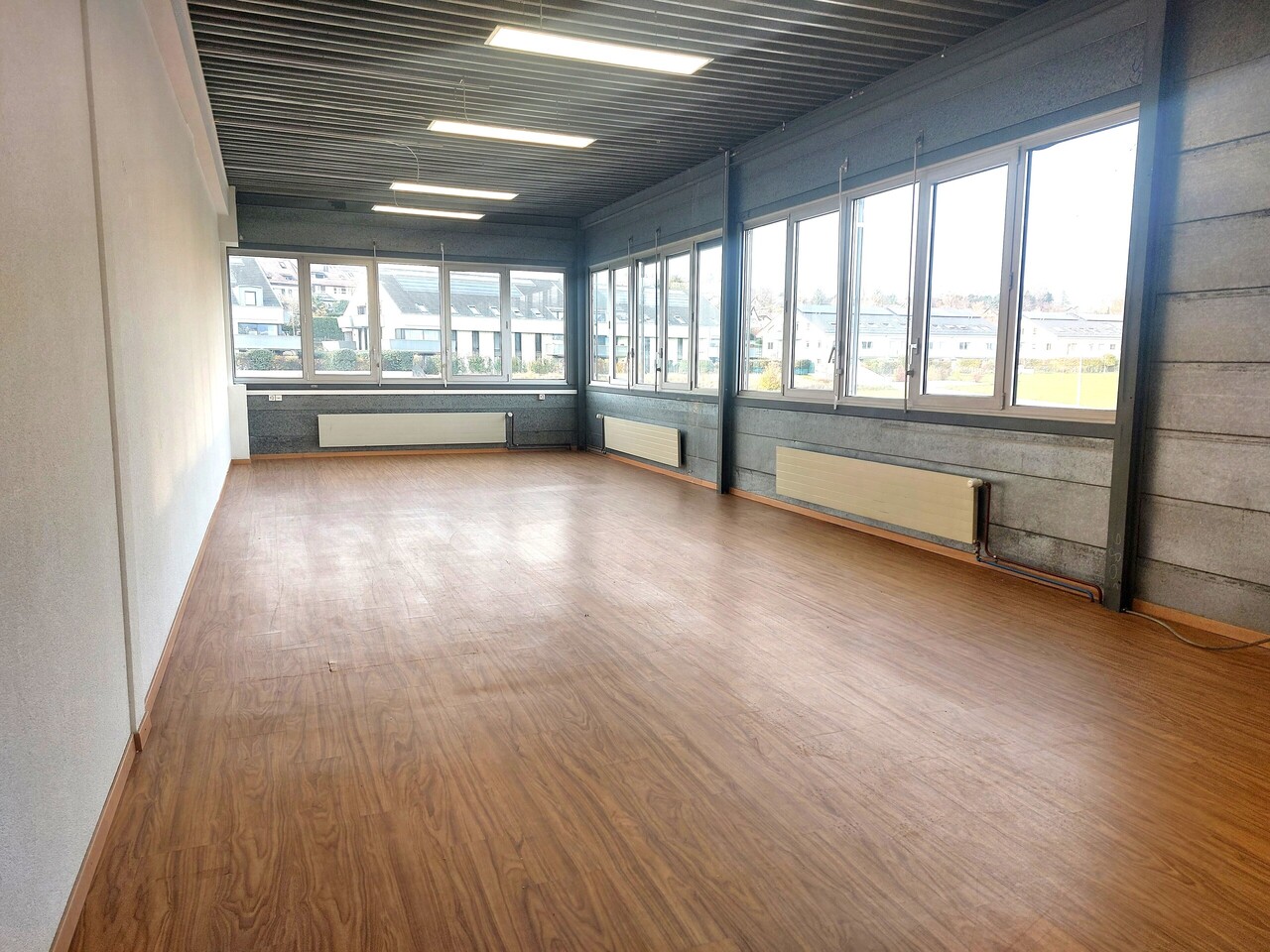 61m² office