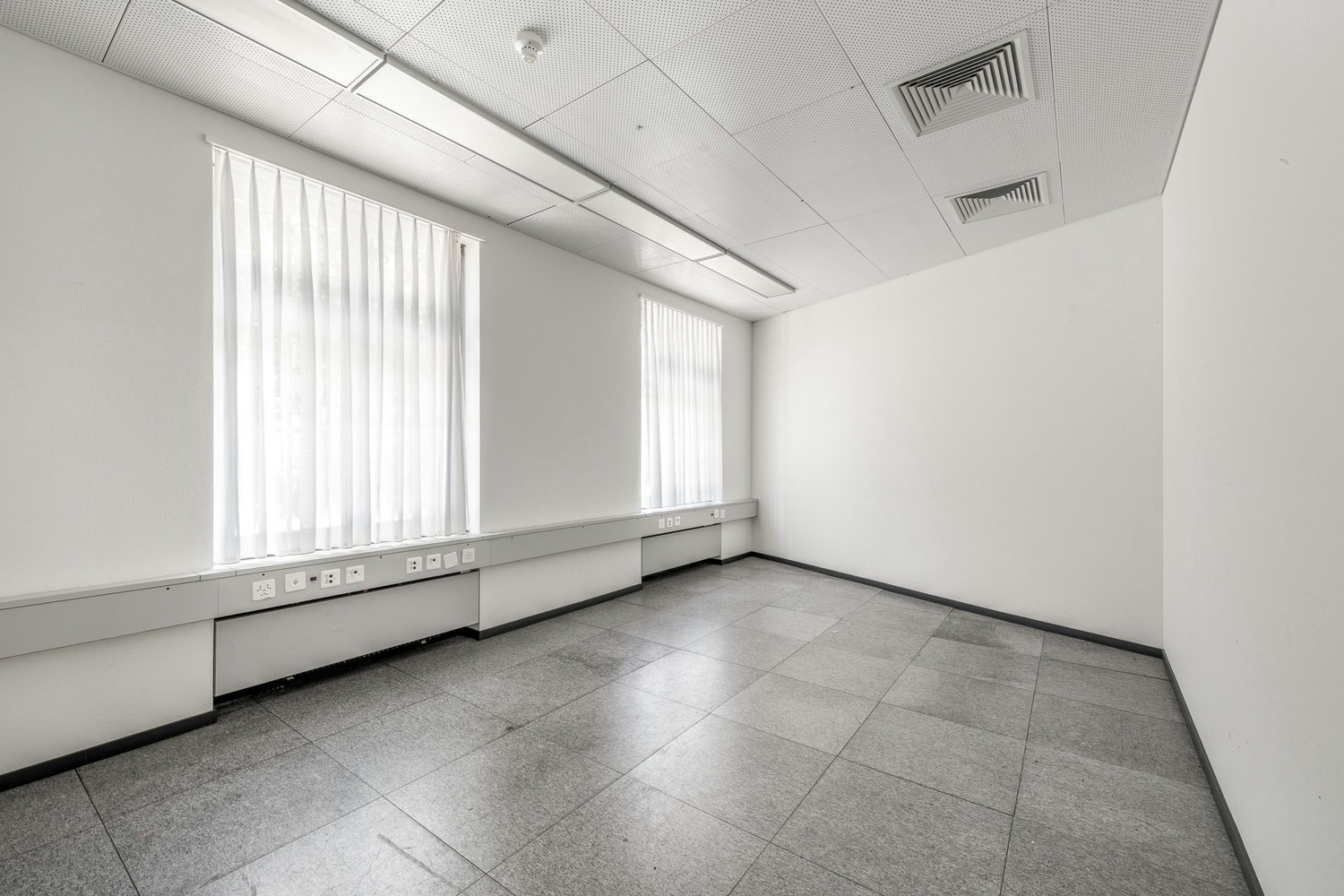 553m² deposito
