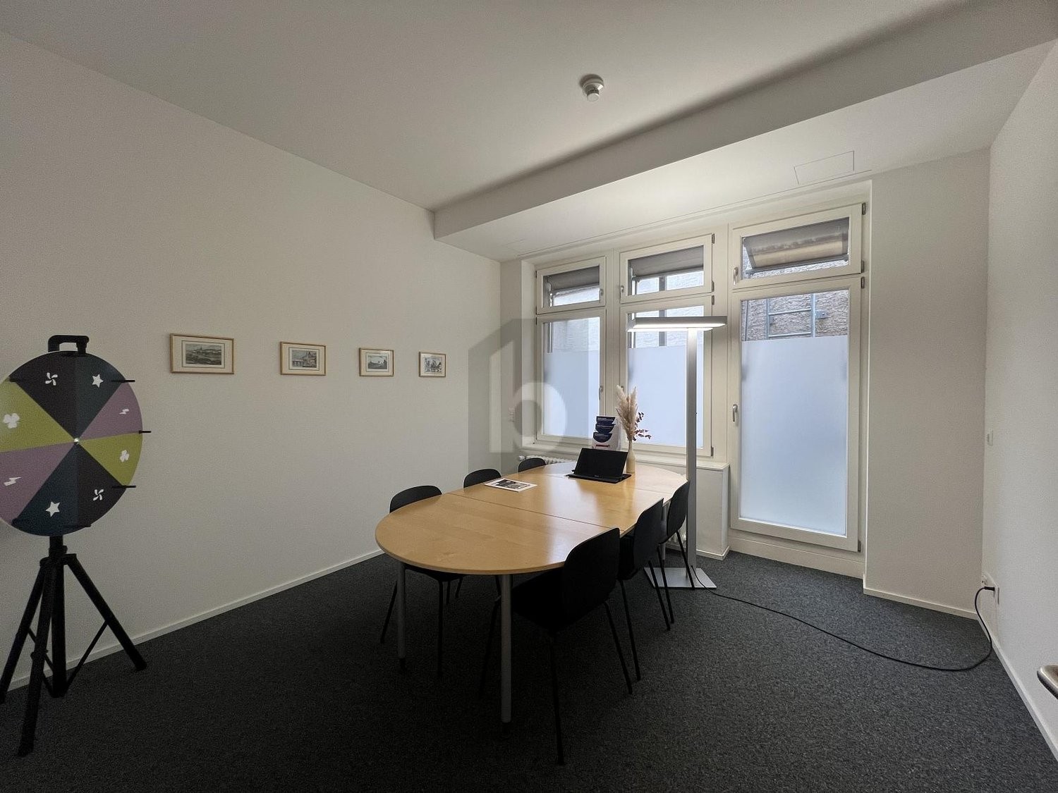 188m² office