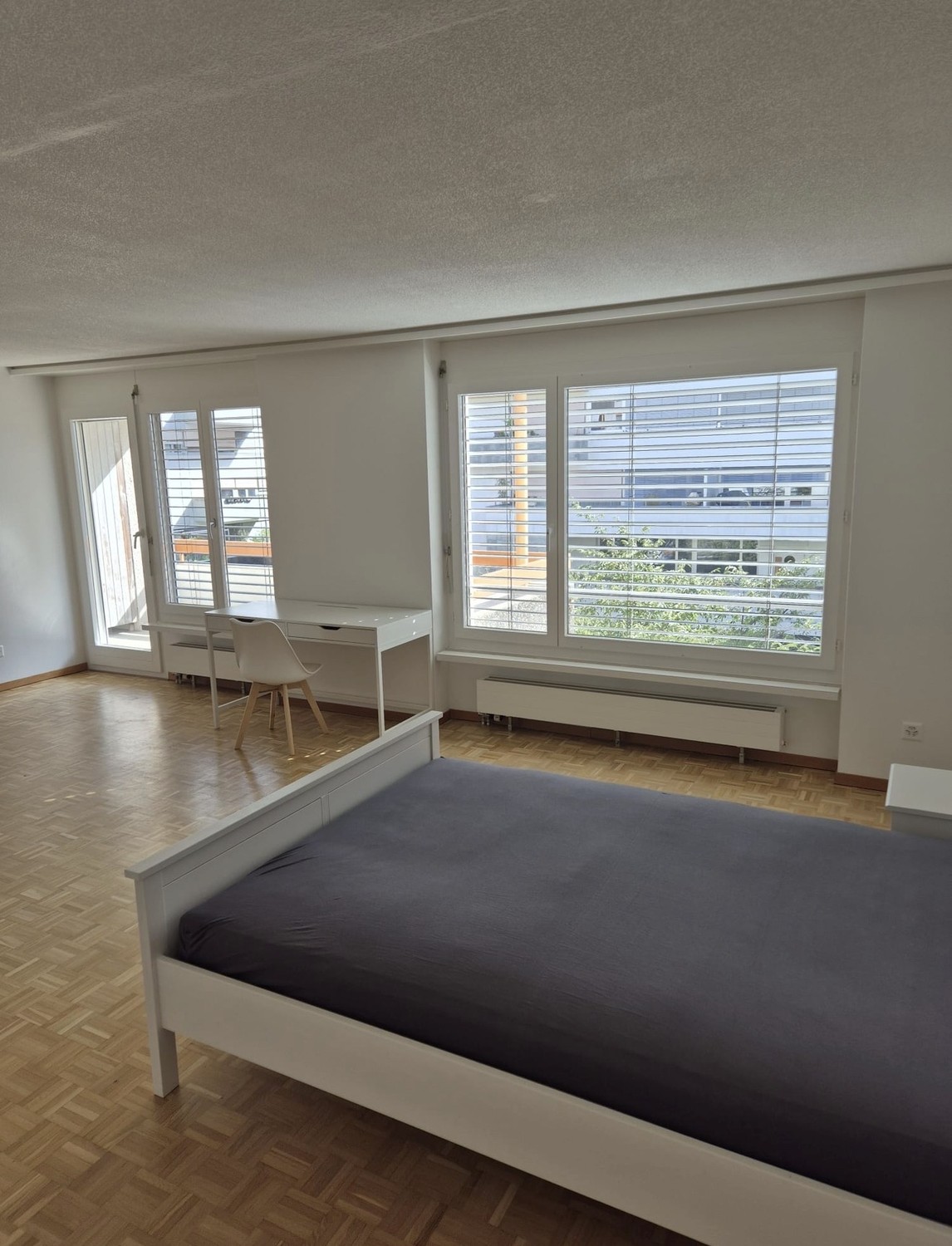 Camera arredata a Zürich-Altstetten – disponibile dal 1° ottobre 2026

A partire dal 1° ottobre affittiamo una camera completamente arredata a Zürich-Altstetten.

La camera è dotata di:
- Letto
- Armadio
- Comodino
- Scrivania
- Sedia
- Cassettiera

Prezzo d'affitto: CHF 1190.– al mese, comprensivo 