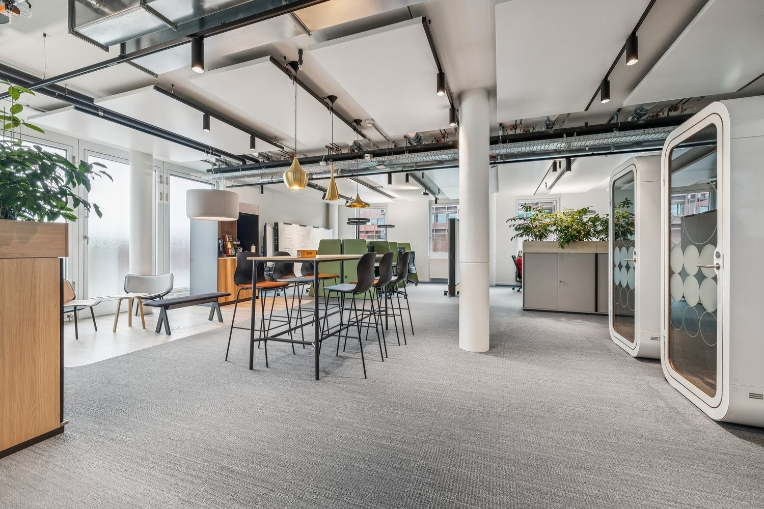 308m² office