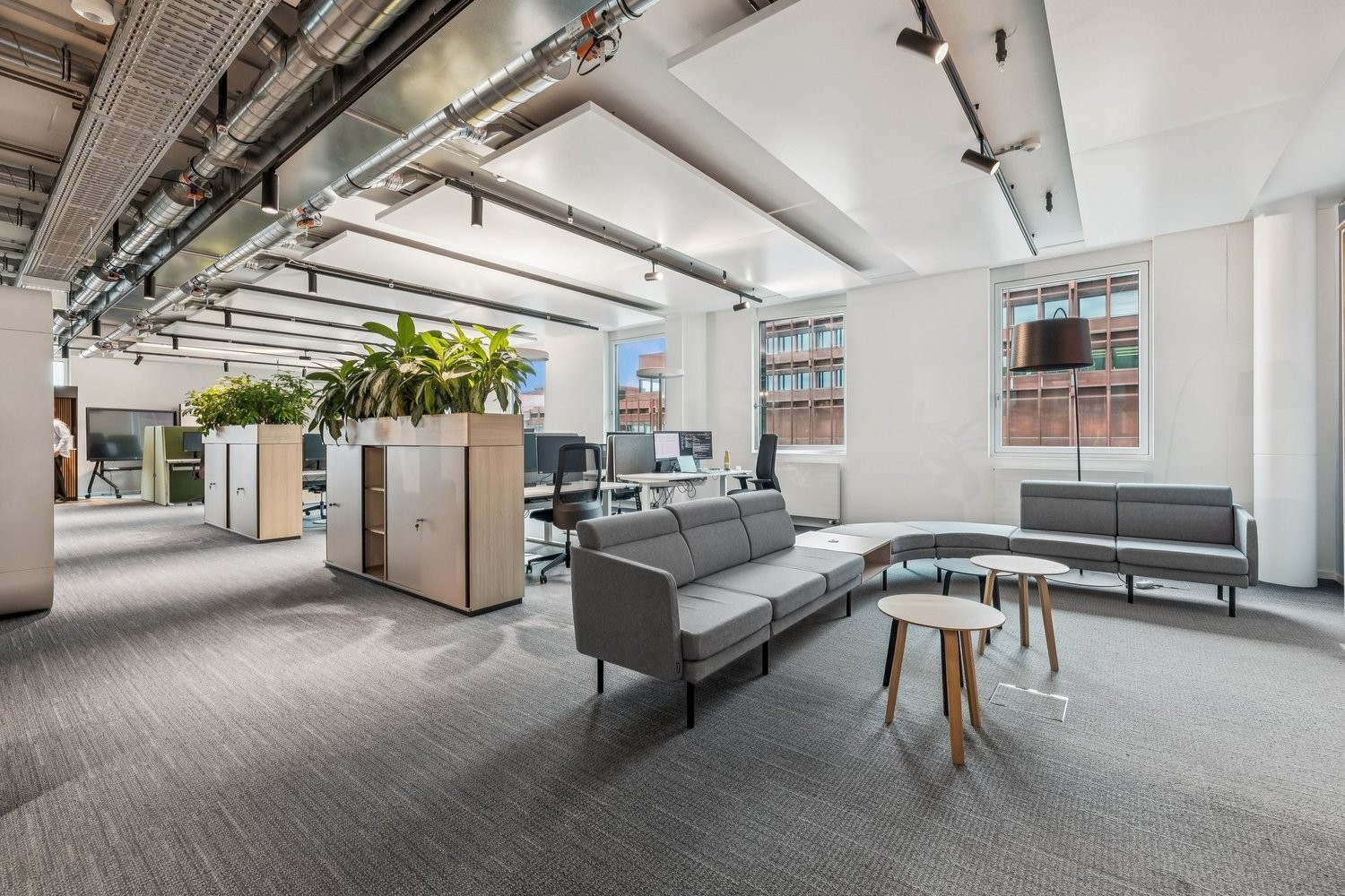 308m² office