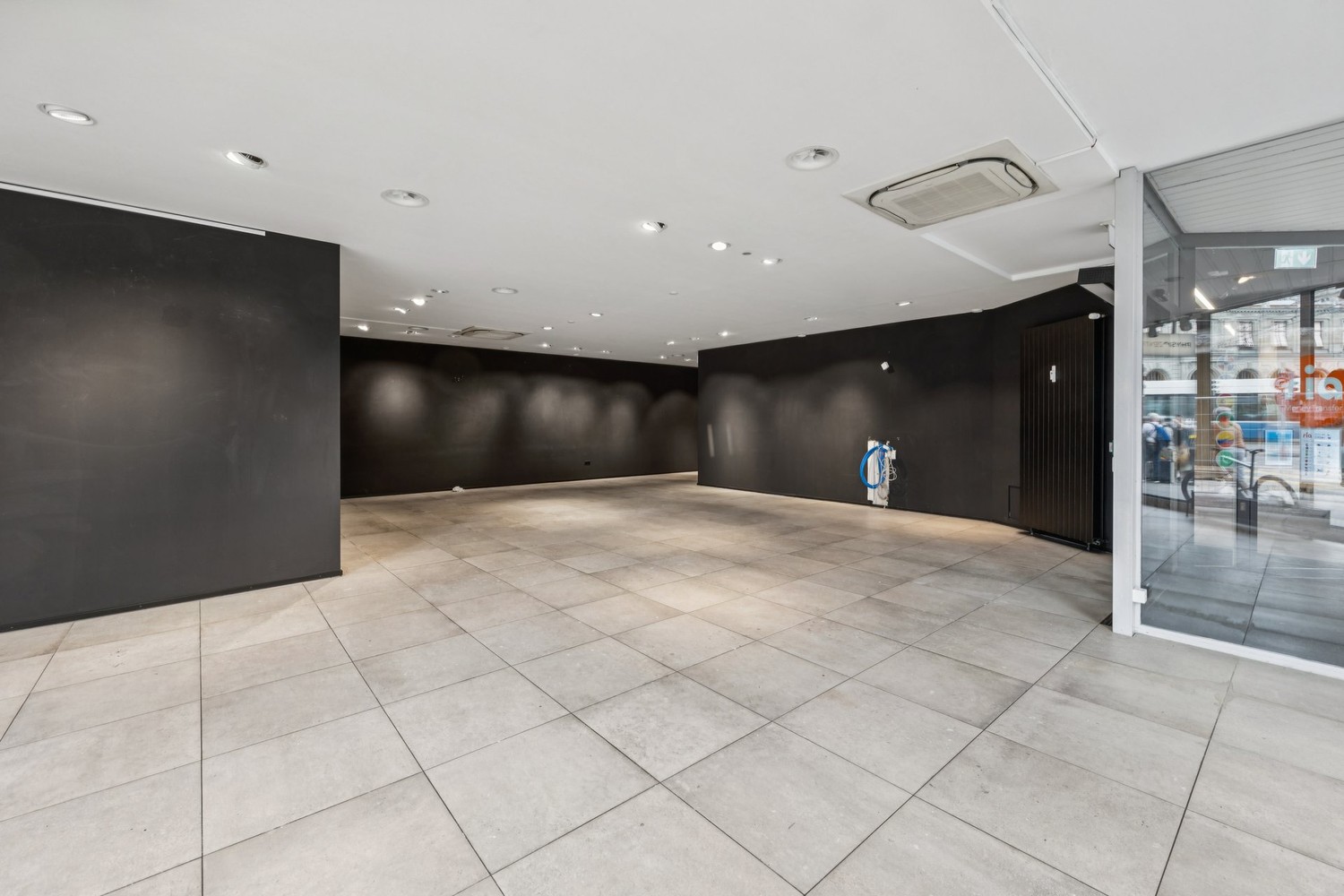 negozio di 143m²