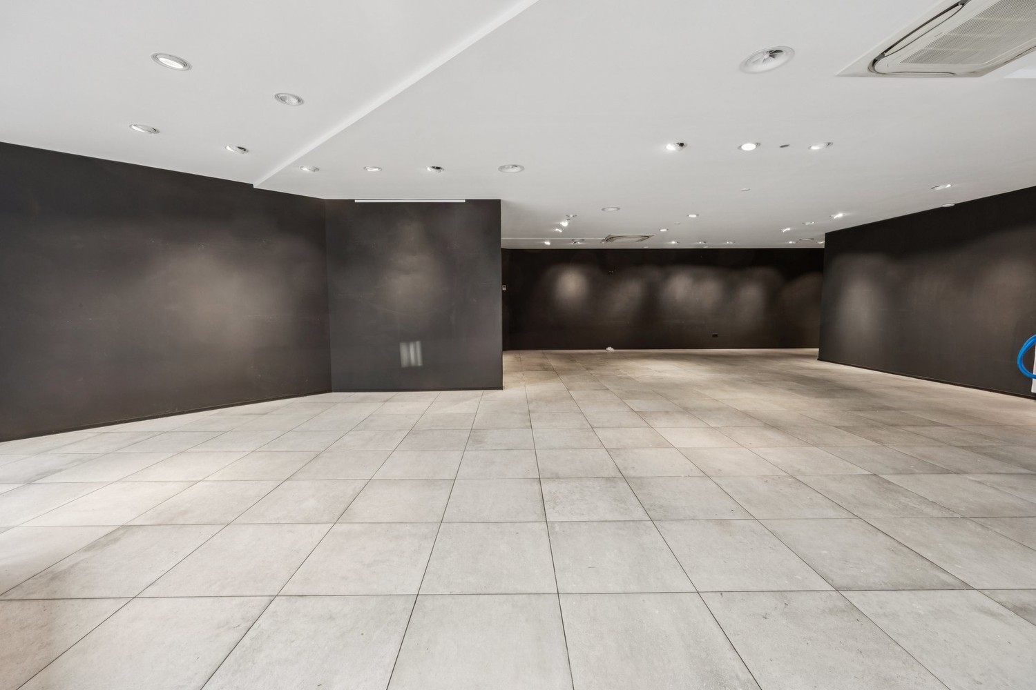 negozio di 143m²