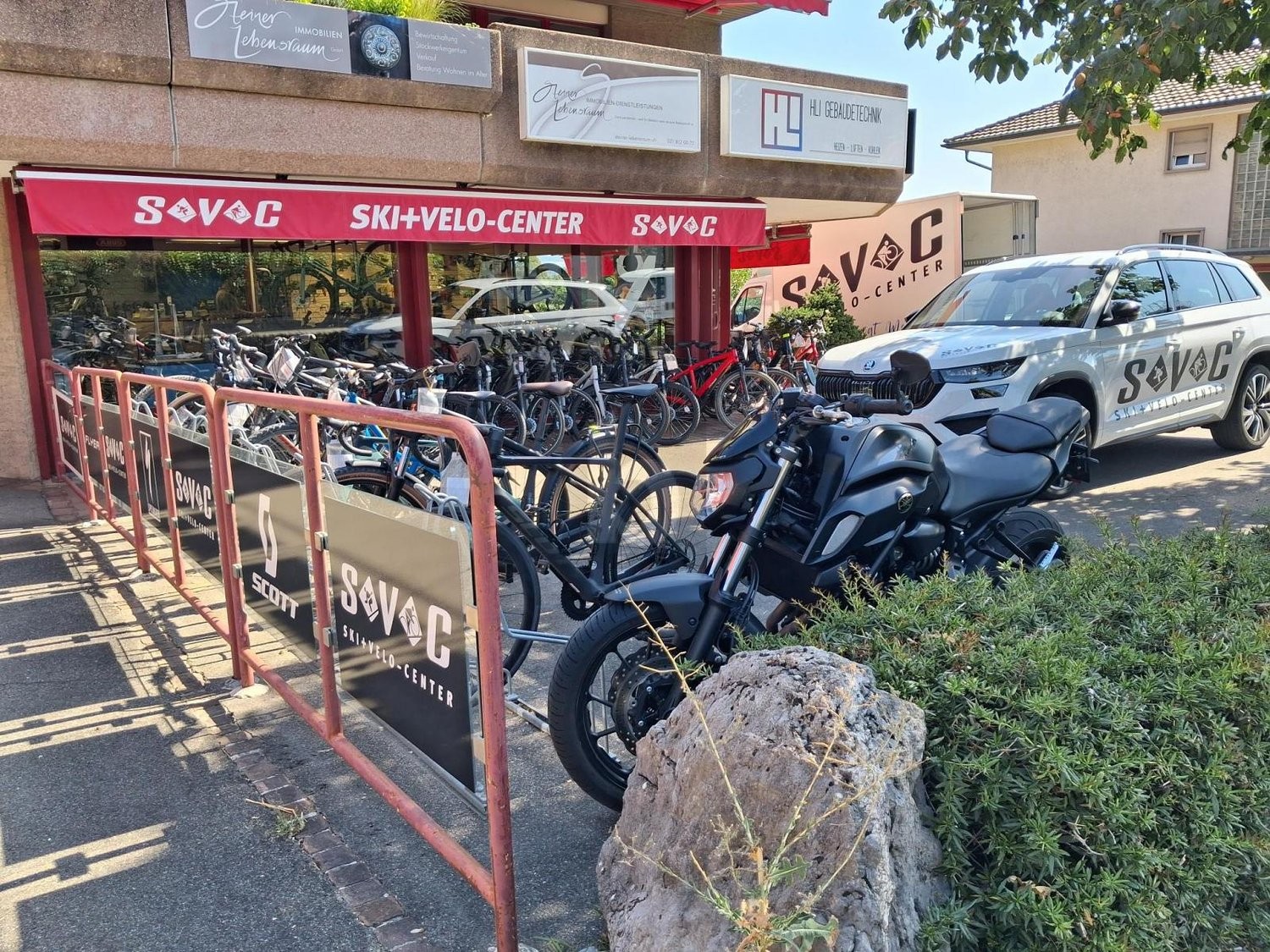 217m² shop