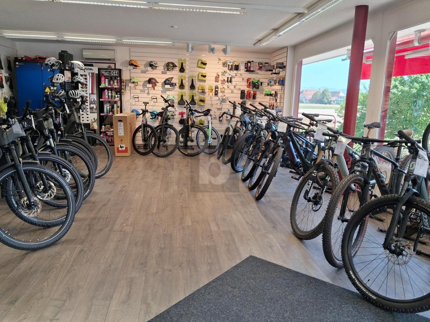217m² shop