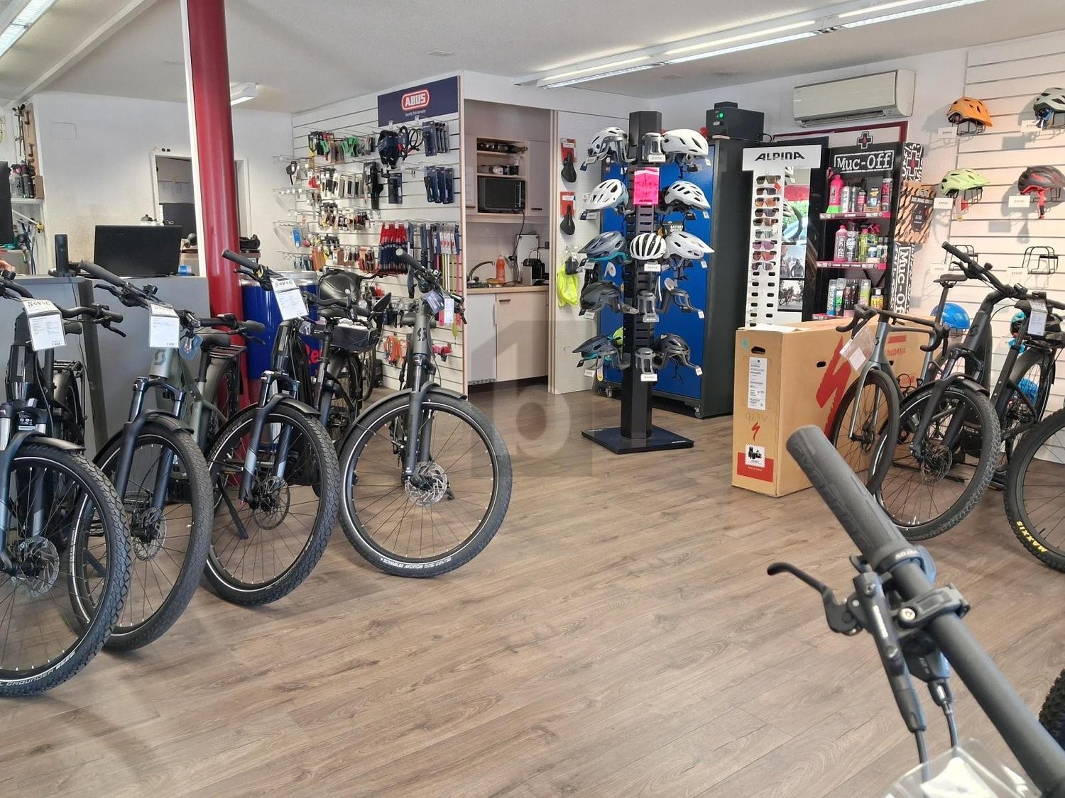 217m² shop