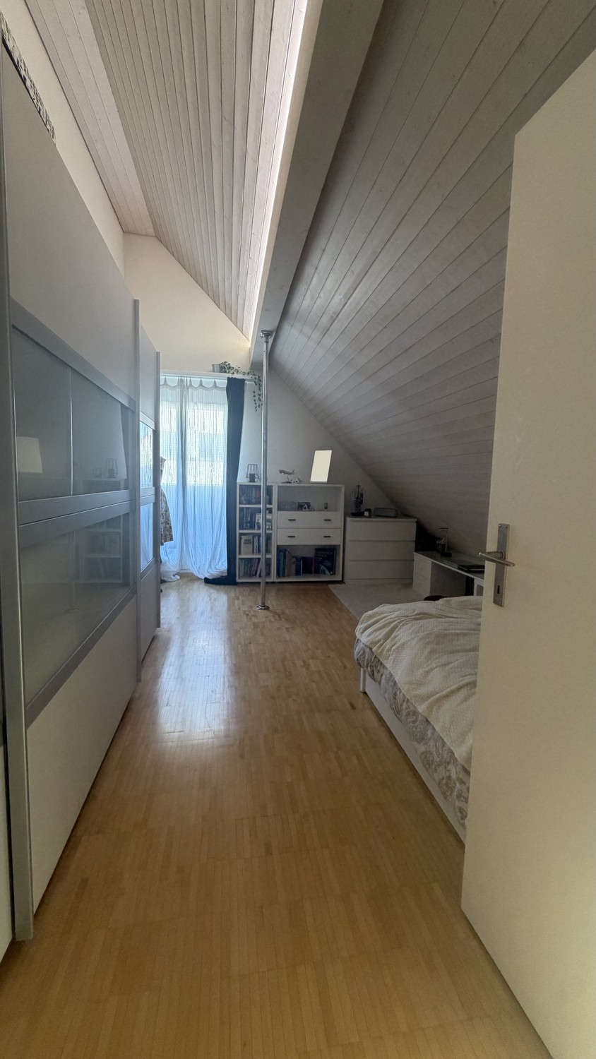 Camera in un appartamento condiviso, foto 1 di 2