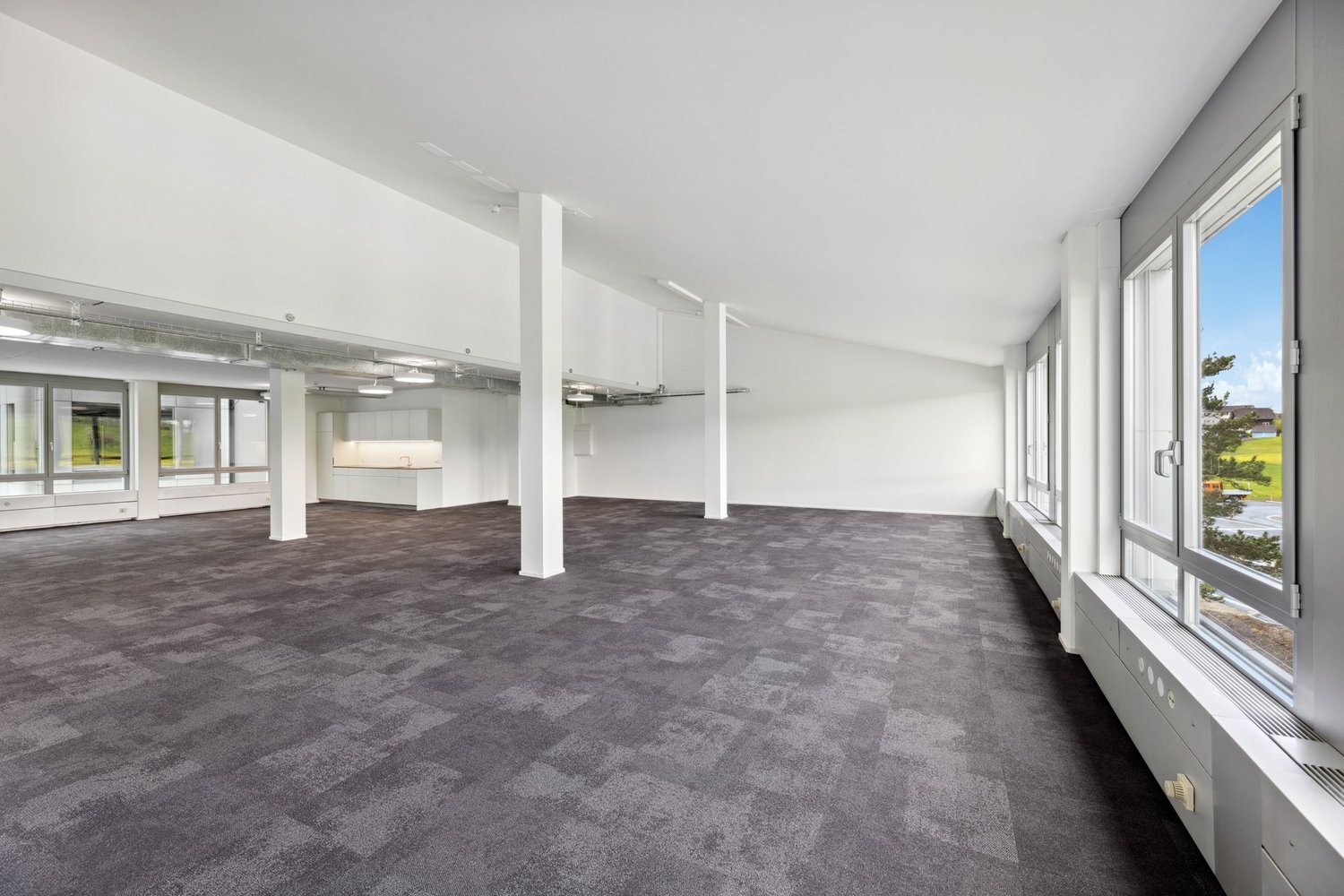271m² office